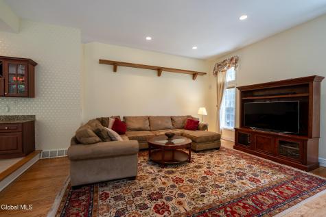 10 Whitestone Way Slingerlands NY 12159
