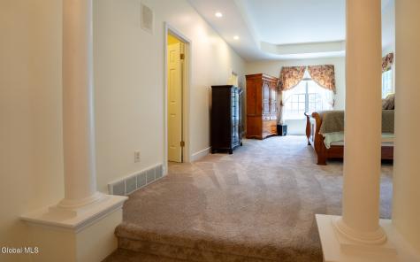 10 Whitestone Way Slingerlands NY 12159