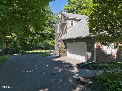 10 Whitestone Way Slingerlands NY 12159
