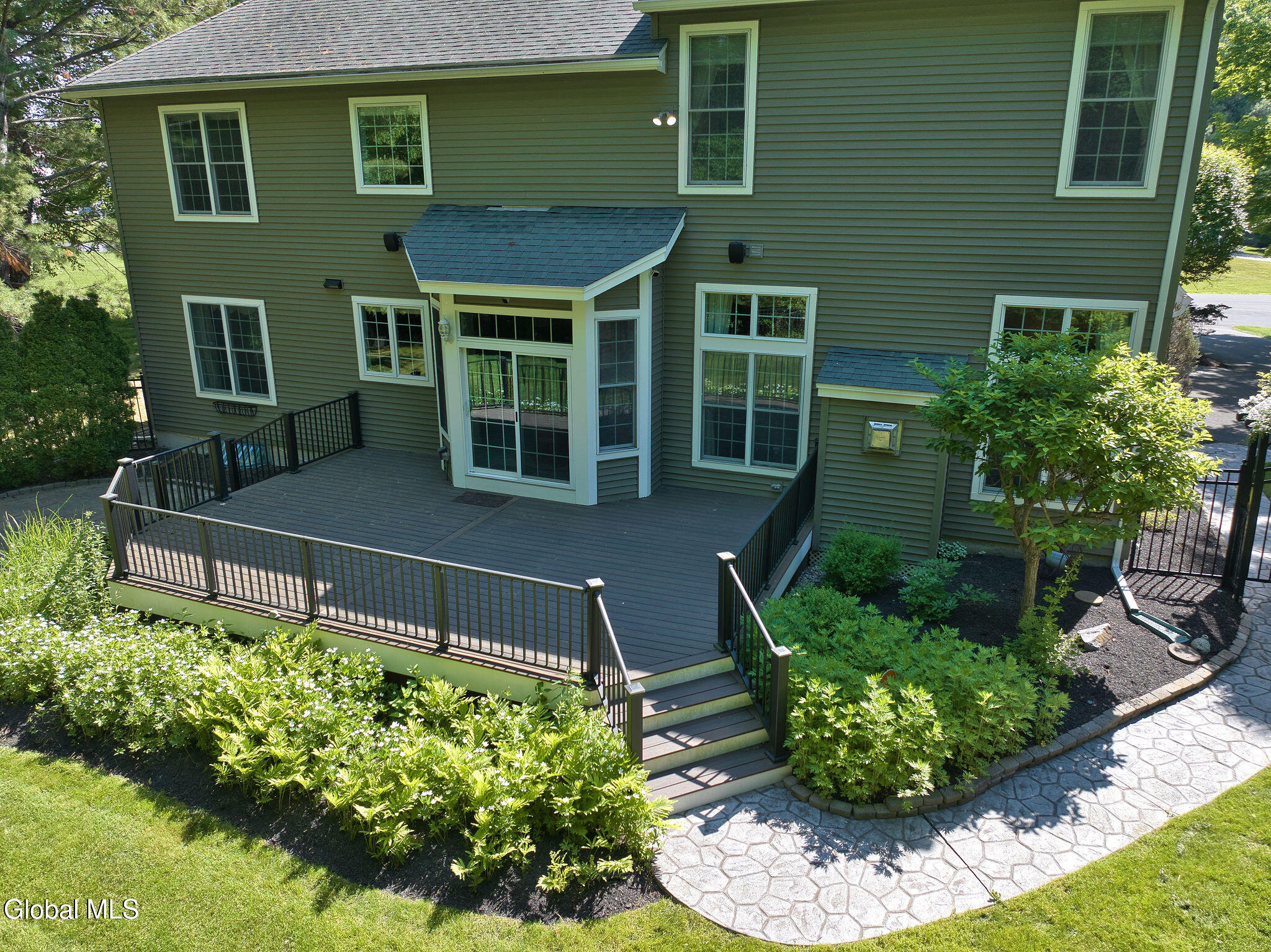 10 Whitestone Way Slingerlands NY 12159