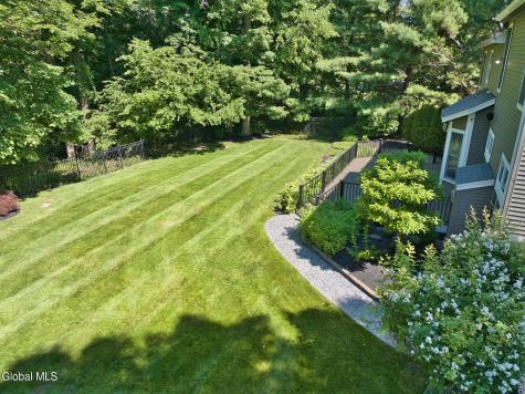10 Whitestone Way Slingerlands NY 12159