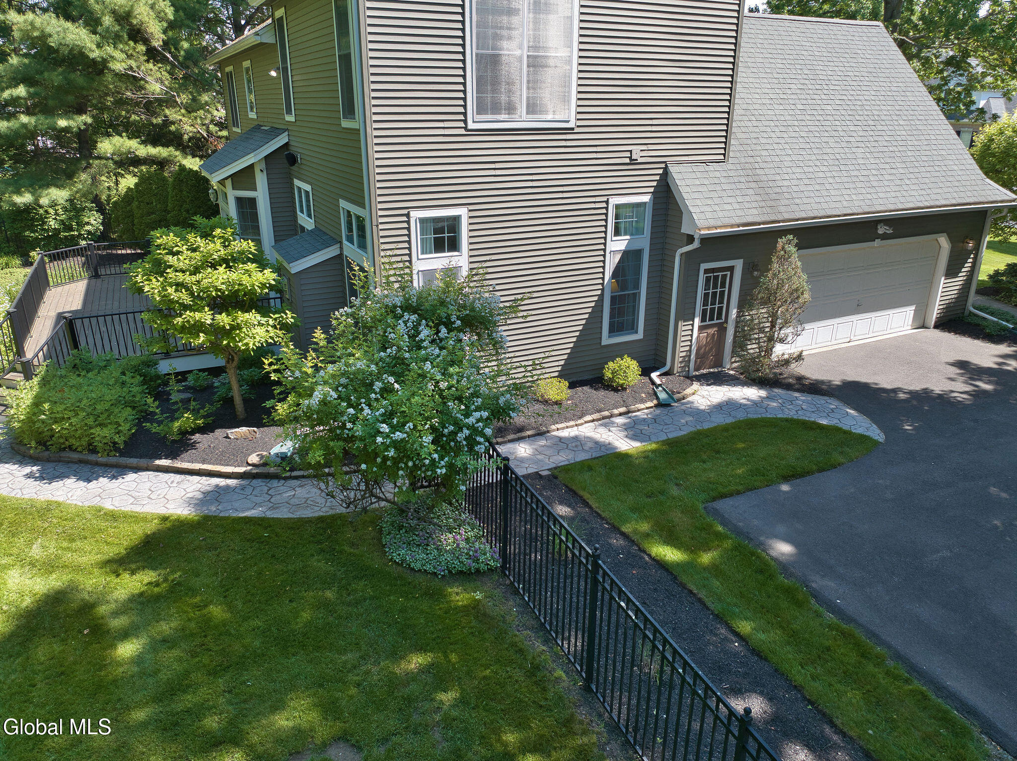 10 Whitestone Way Slingerlands NY 12159