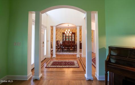 10 Whitestone Way Slingerlands NY 12159