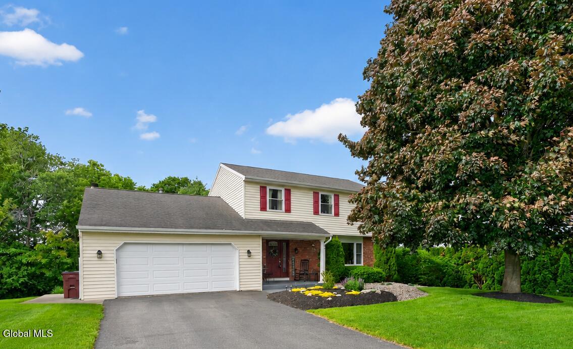 19 Debbie Marie Court Schenectady NY 12309