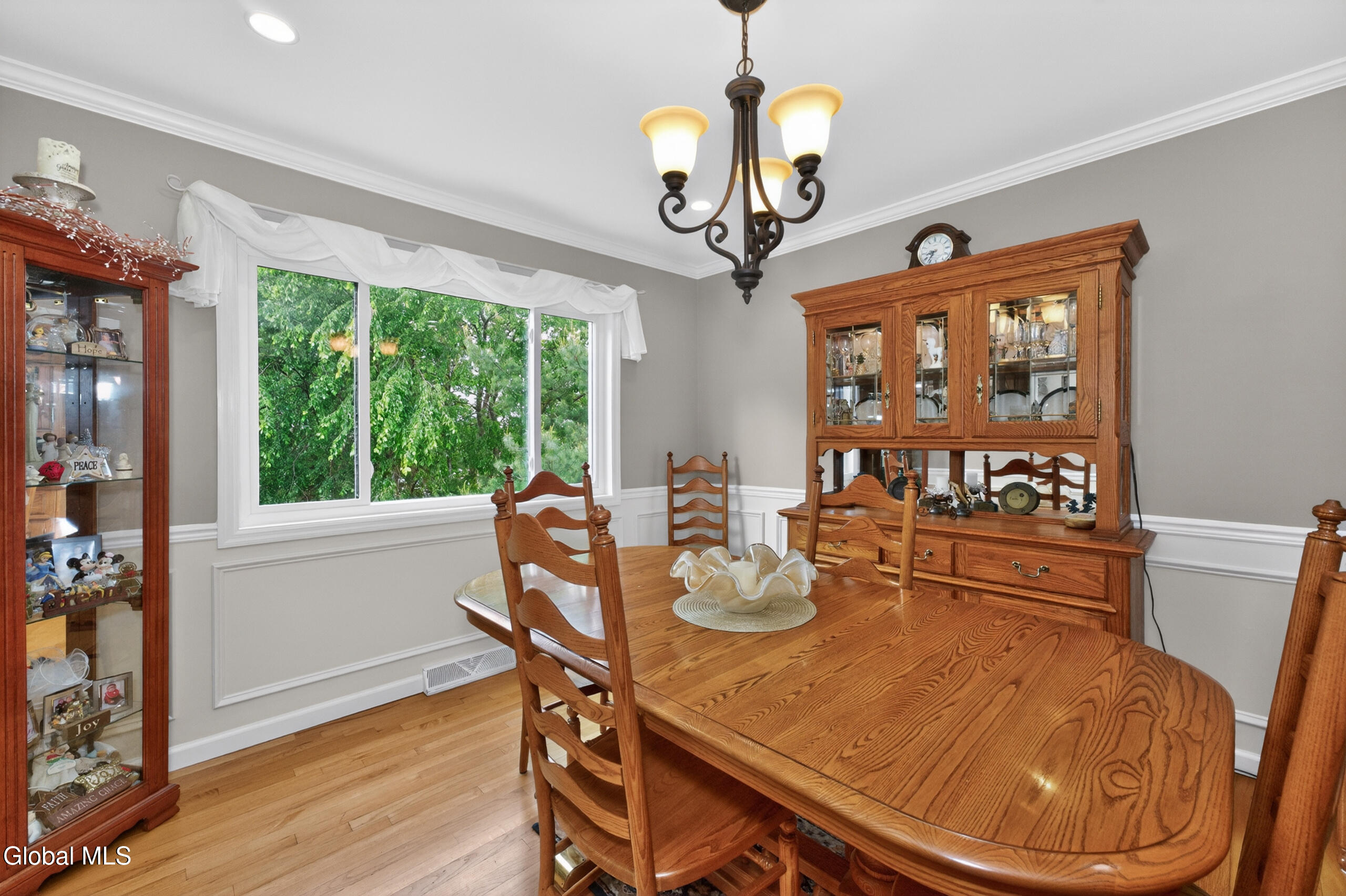 19 Debbie Marie Court Schenectady NY 12309