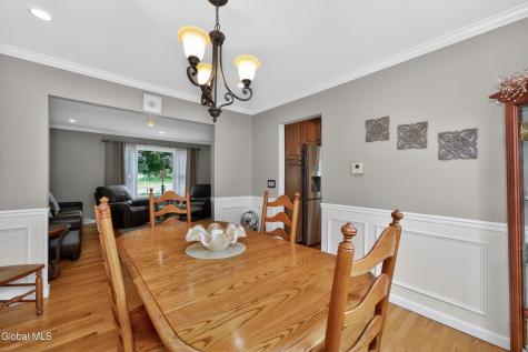 19 Debbie Marie Court Schenectady NY 12309