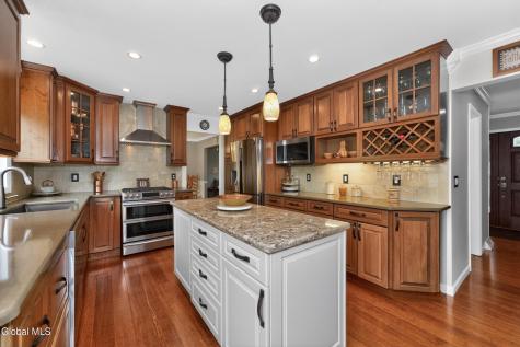 19 Debbie Marie Court Schenectady NY 12309