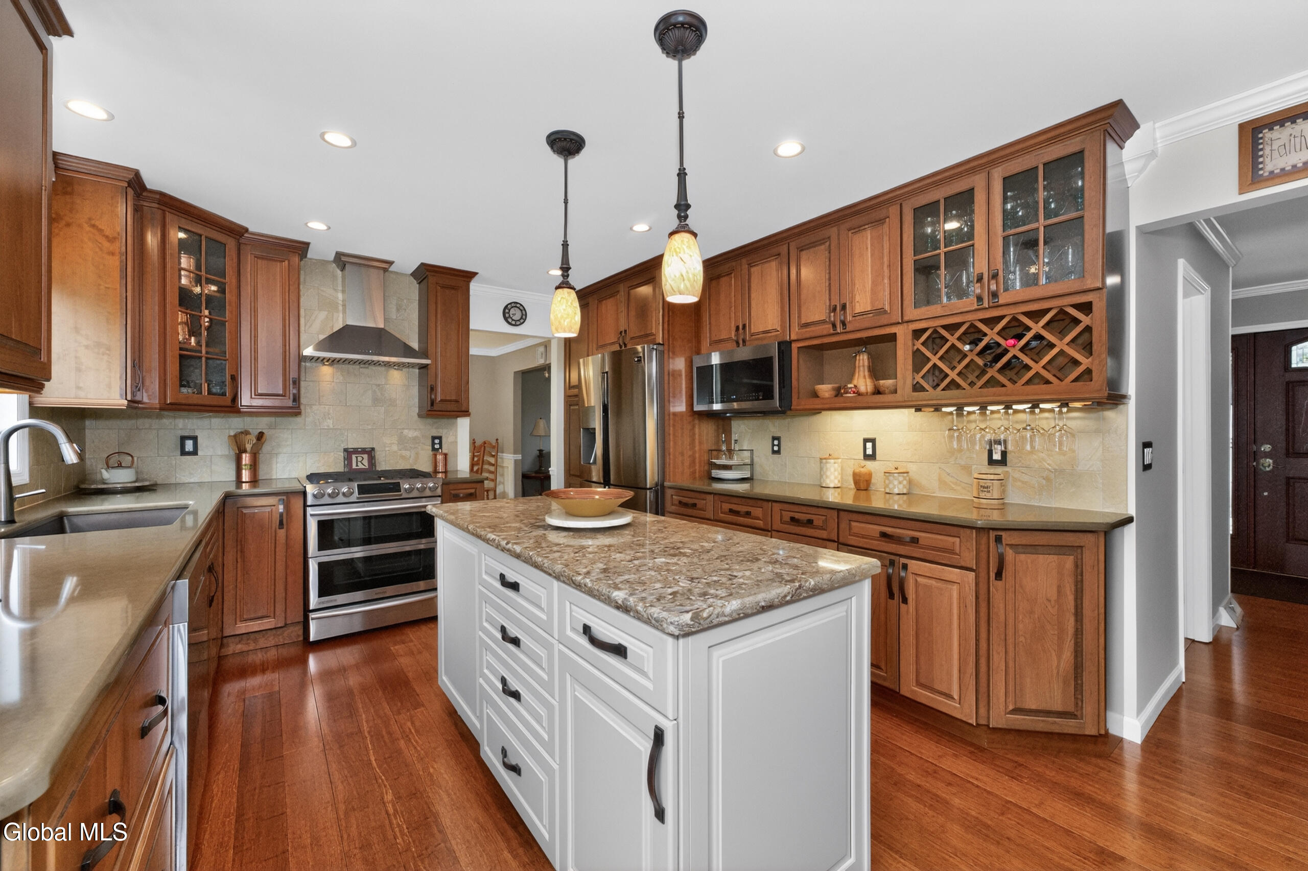 19 Debbie Marie Court Schenectady NY 12309