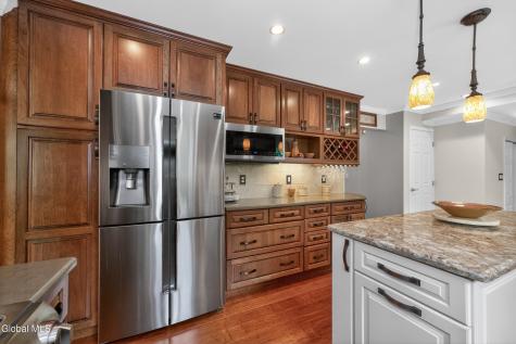 19 Debbie Marie Court Schenectady NY 12309