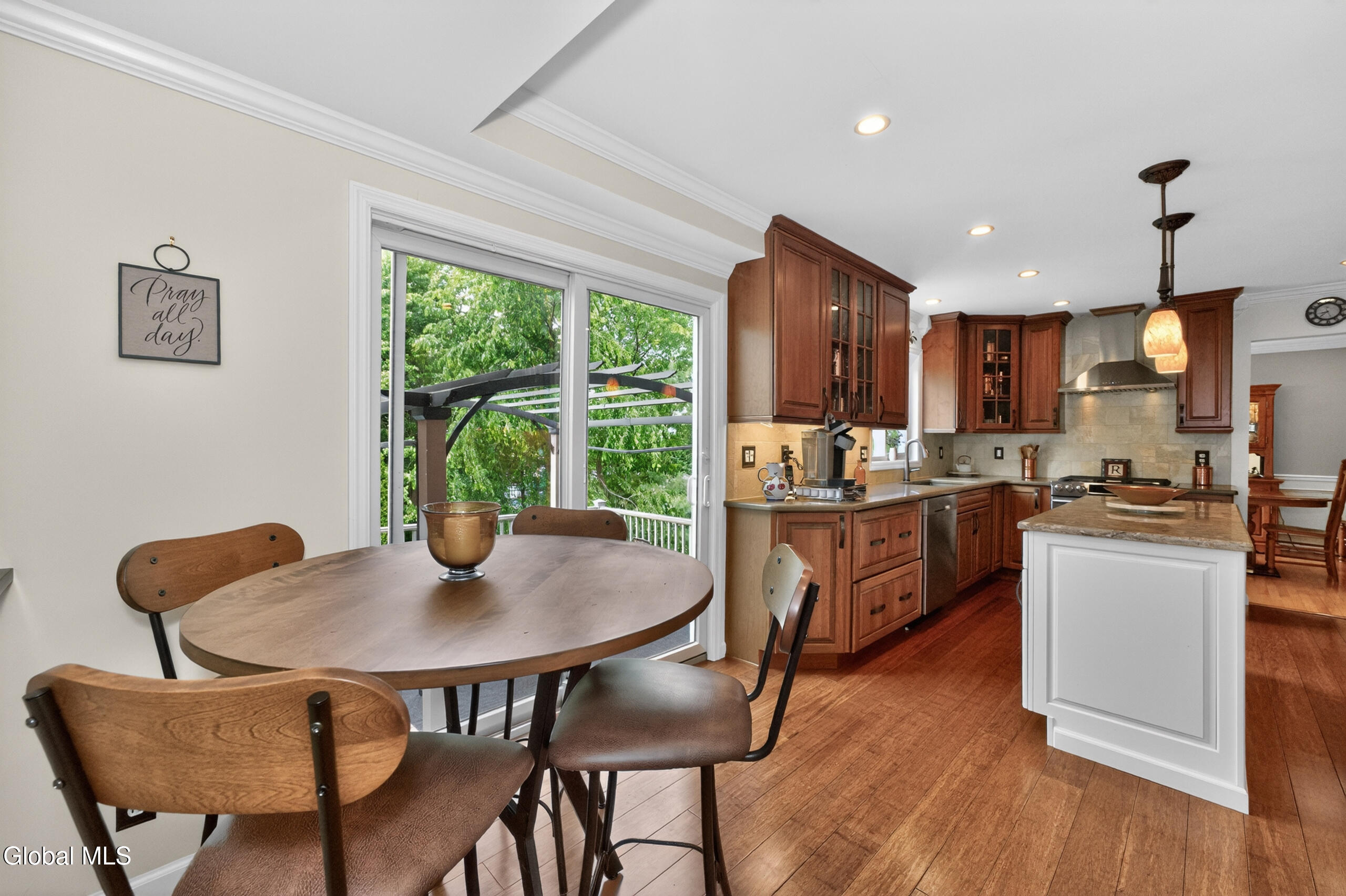 19 Debbie Marie Court Schenectady NY 12309