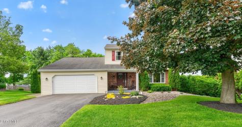 19 Debbie Marie Court Schenectady NY 12309