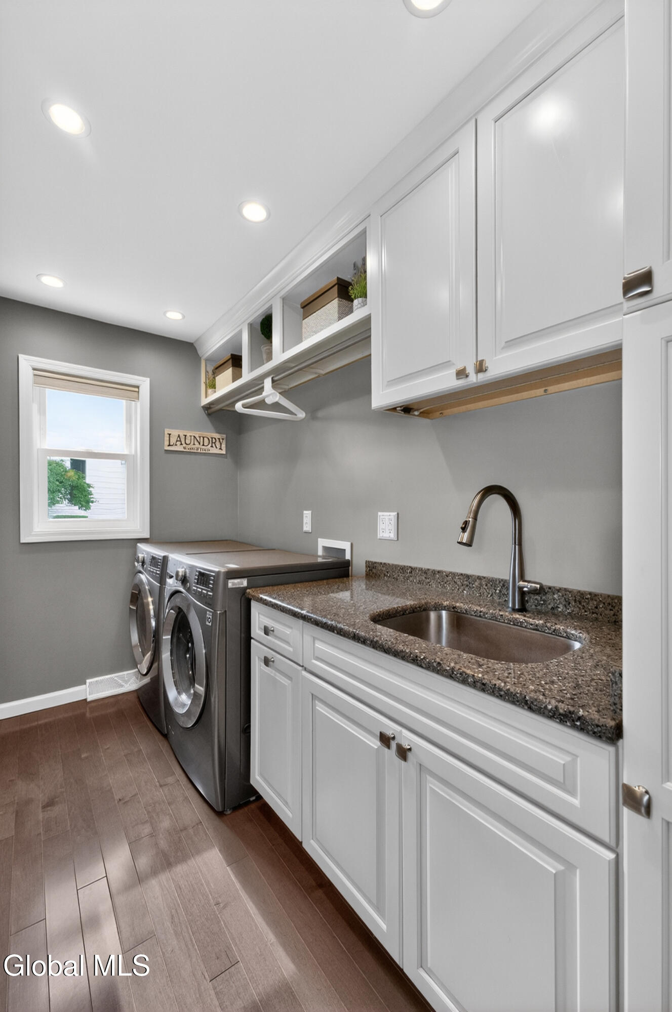 19 Debbie Marie Court Schenectady NY 12309
