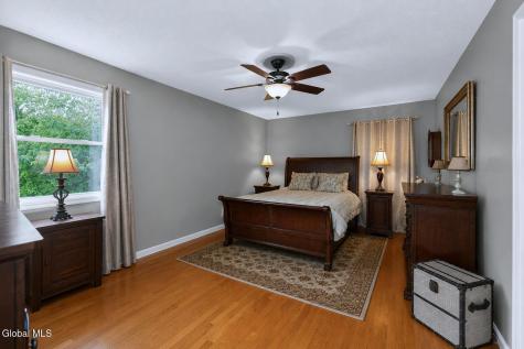 19 Debbie Marie Court Schenectady NY 12309