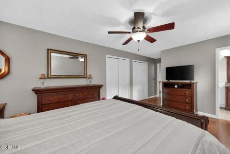 19 Debbie Marie Court Schenectady NY 12309