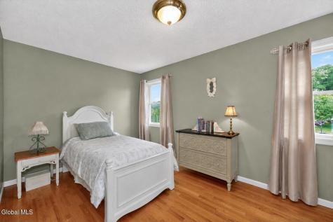 19 Debbie Marie Court Schenectady NY 12309