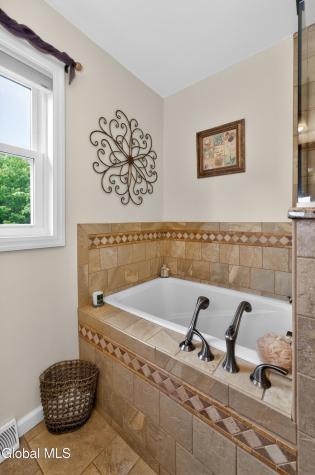 19 Debbie Marie Court Schenectady NY 12309
