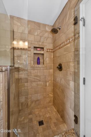 19 Debbie Marie Court Schenectady NY 12309