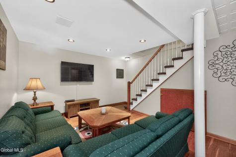 19 Debbie Marie Court Schenectady NY 12309