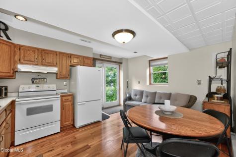 19 Debbie Marie Court Schenectady NY 12309