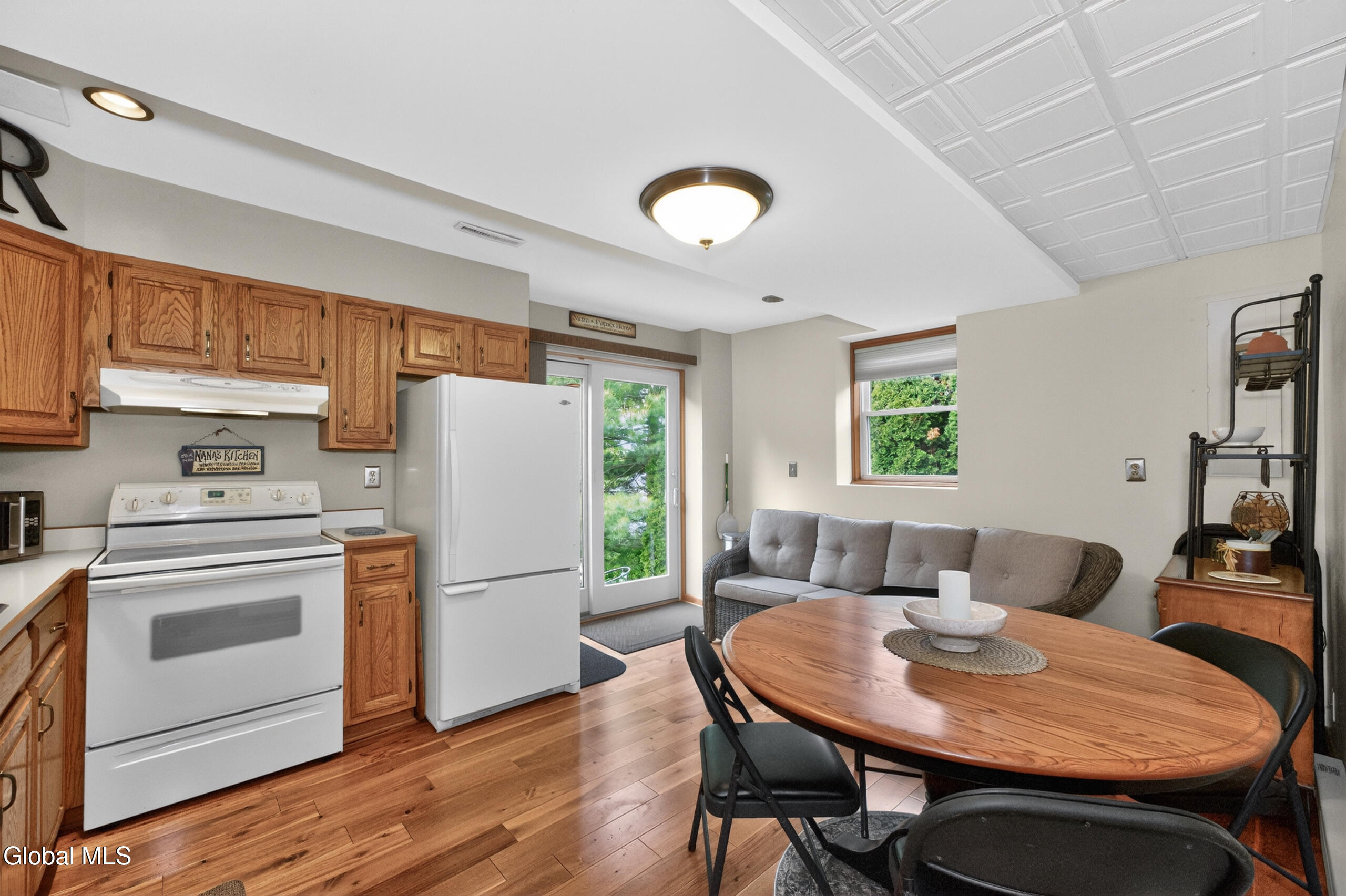 19 Debbie Marie Court Schenectady NY 12309