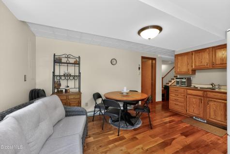 19 Debbie Marie Court Schenectady NY 12309