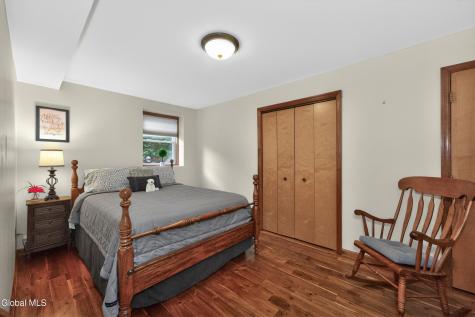19 Debbie Marie Court Schenectady NY 12309
