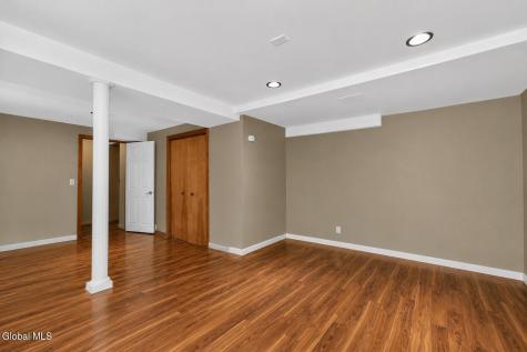 19 Debbie Marie Court Schenectady NY 12309