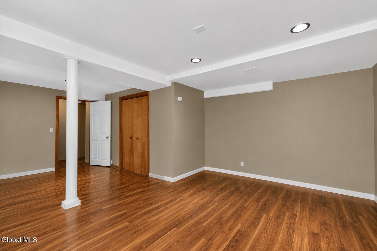 19 Debbie Marie Court Schenectady NY 12309