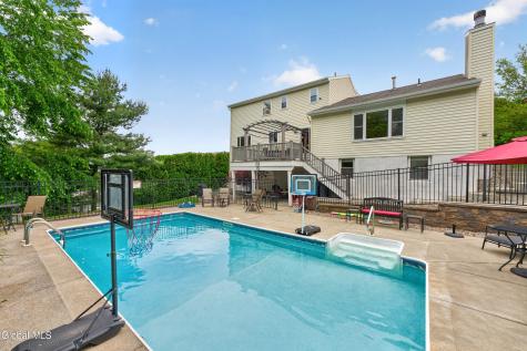 19 Debbie Marie Court Schenectady NY 12309