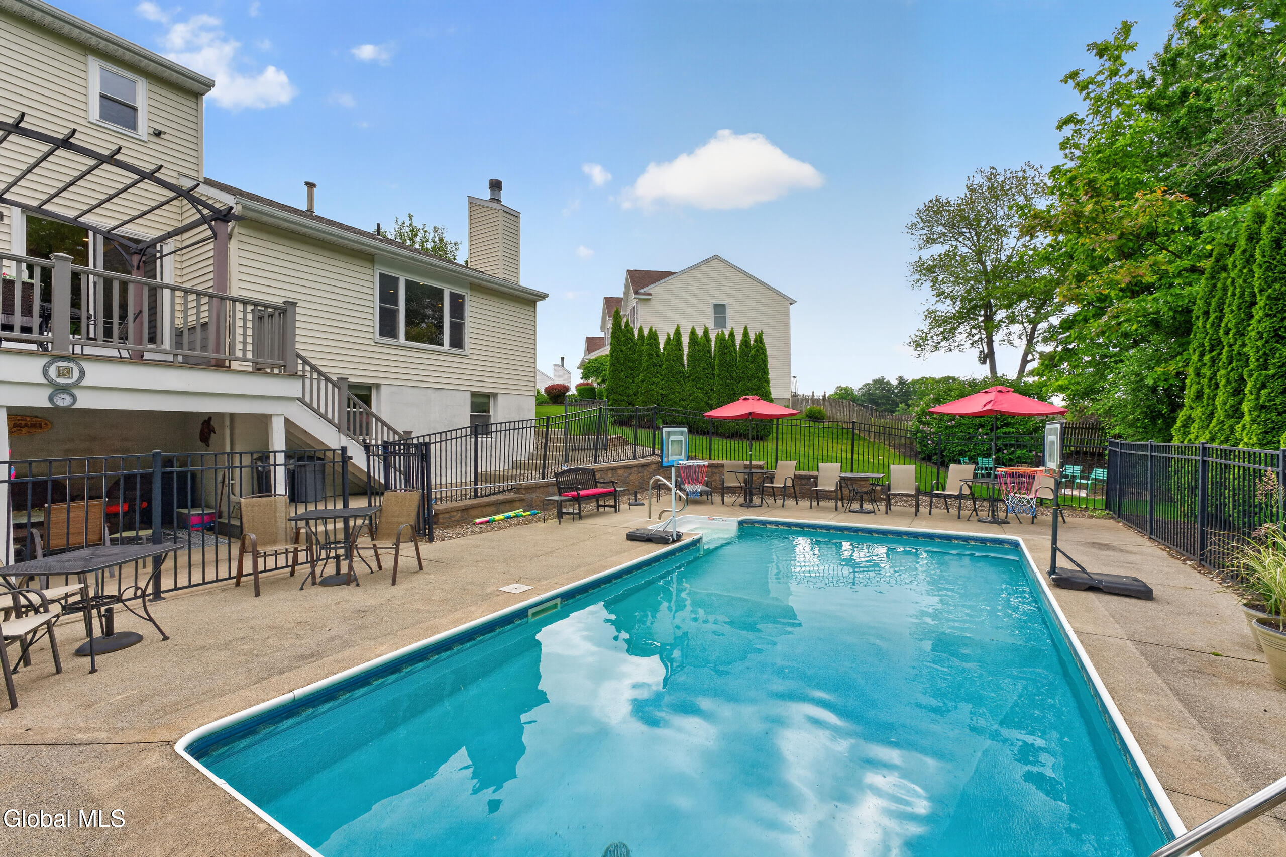 19 Debbie Marie Court Schenectady NY 12309