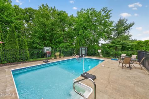 19 Debbie Marie Court Schenectady NY 12309