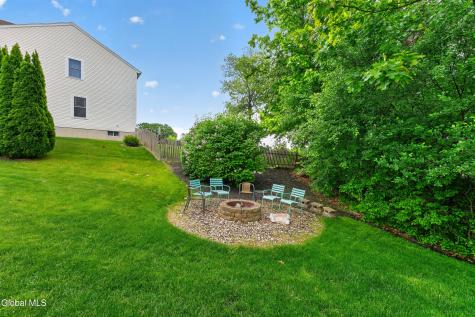19 Debbie Marie Court Schenectady NY 12309