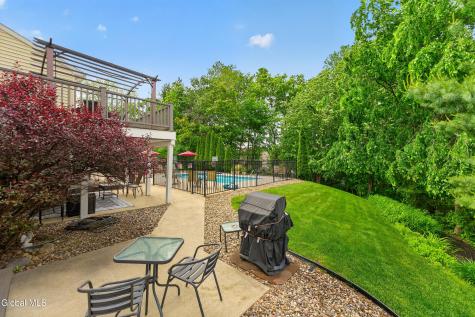 19 Debbie Marie Court Schenectady NY 12309