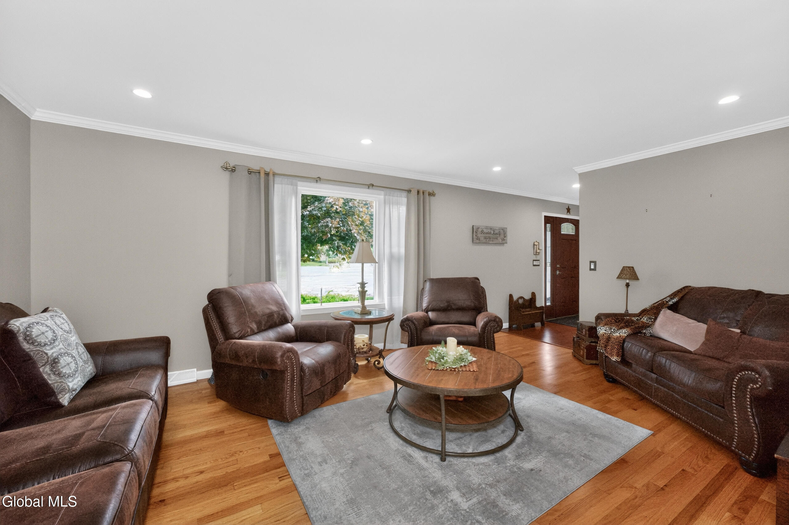 19 Debbie Marie Court Schenectady NY 12309