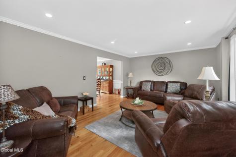 19 Debbie Marie Court Schenectady NY 12309