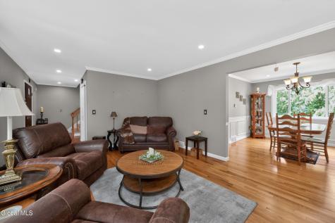 19 Debbie Marie Court Schenectady NY 12309