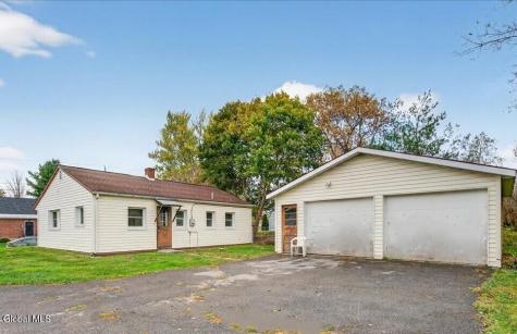 112 Lord North Drive Esperance NY 12066
