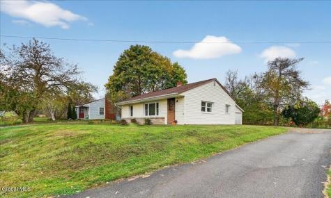 112 Lord North Drive Esperance NY 12066