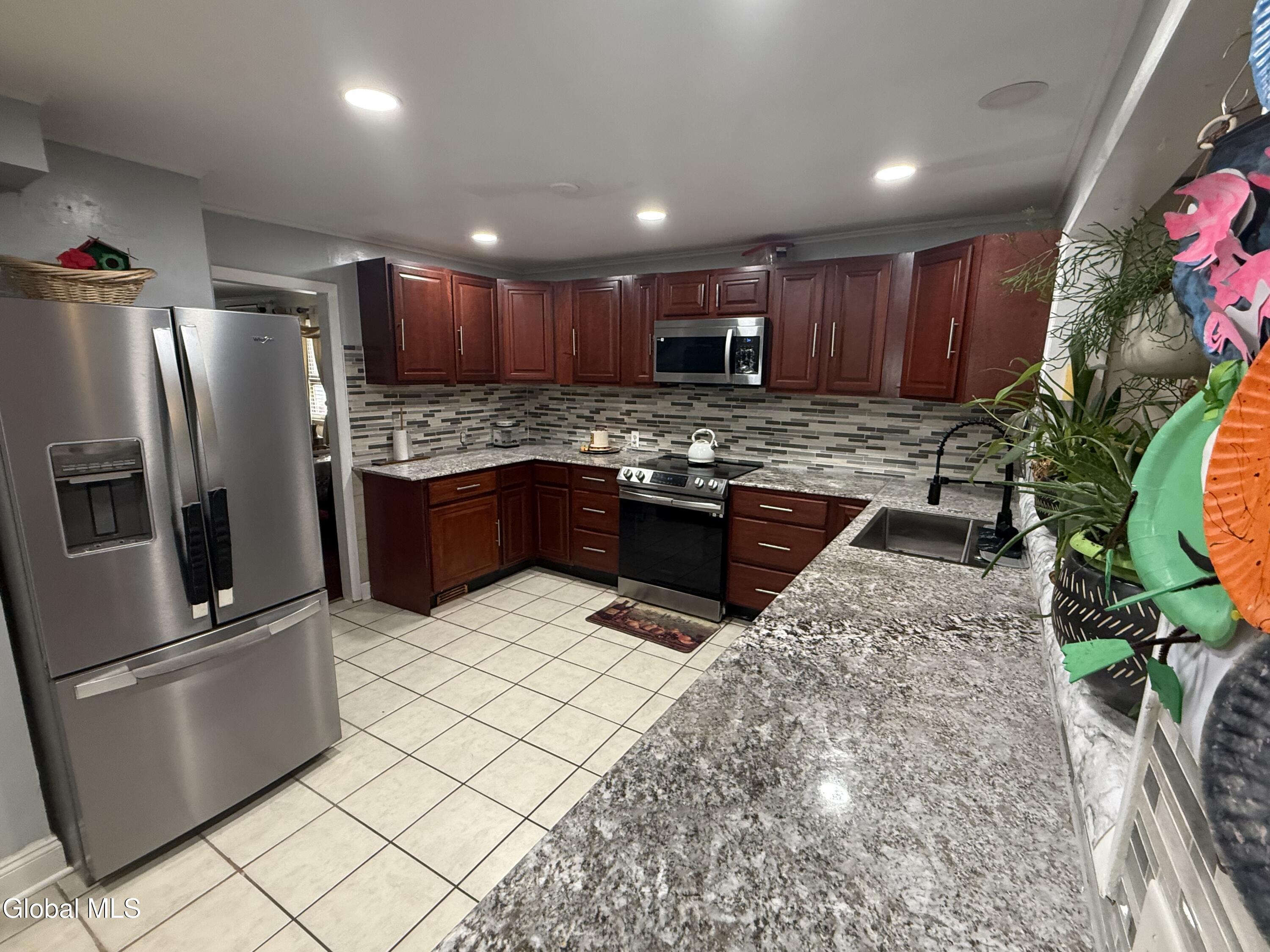 215 Elder Street Schenectady NY 12304
