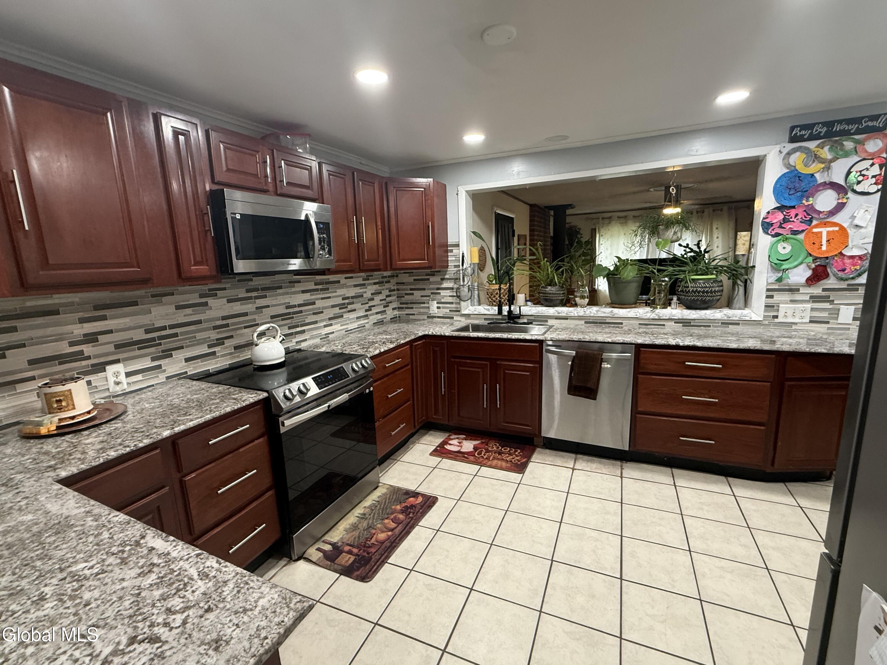 215 Elder Street Schenectady NY 12304