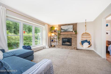 22 Macaulay Lane Niskayuna NY 12309