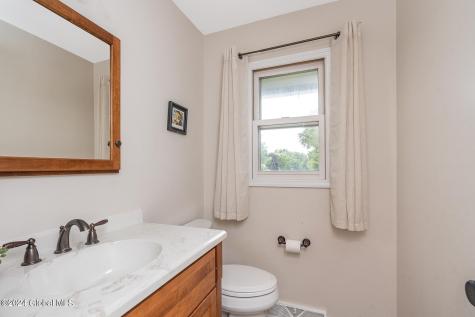 22 Macaulay Lane Niskayuna NY 12309