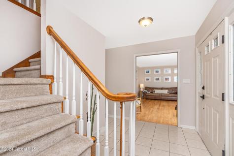 22 Macaulay Lane Niskayuna NY 12309