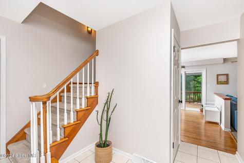 22 Macaulay Lane Niskayuna NY 12309