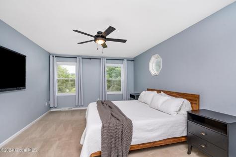 22 Macaulay Lane Niskayuna NY 12309