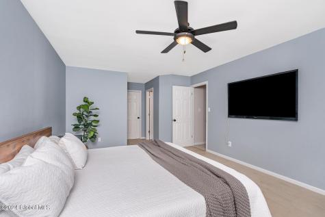 22 Macaulay Lane Niskayuna NY 12309