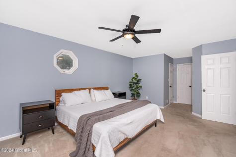 22 Macaulay Lane Niskayuna NY 12309