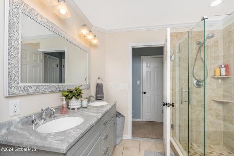 22 Macaulay Lane Niskayuna NY 12309