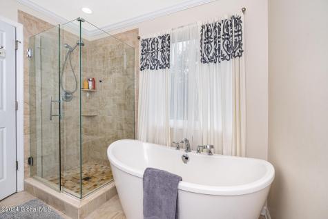 22 Macaulay Lane Niskayuna NY 12309