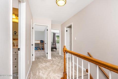 22 Macaulay Lane Niskayuna NY 12309